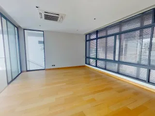 Haus zum Kauf mit 5 Zimmer in Huai Khwang, Bangkok