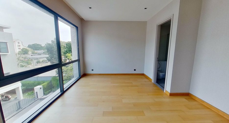 Casa en venta de 5 habitaciones en Huai Khwang, Bangkok