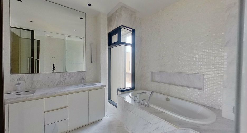 Casa en venta de 5 habitaciones en Huai Khwang, Bangkok
