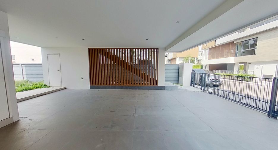 Casa en venta de 5 habitaciones en Huai Khwang, Bangkok