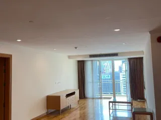 Apartamento en alquiler de 3 habitaciones en Khlong Toei, Bangkok