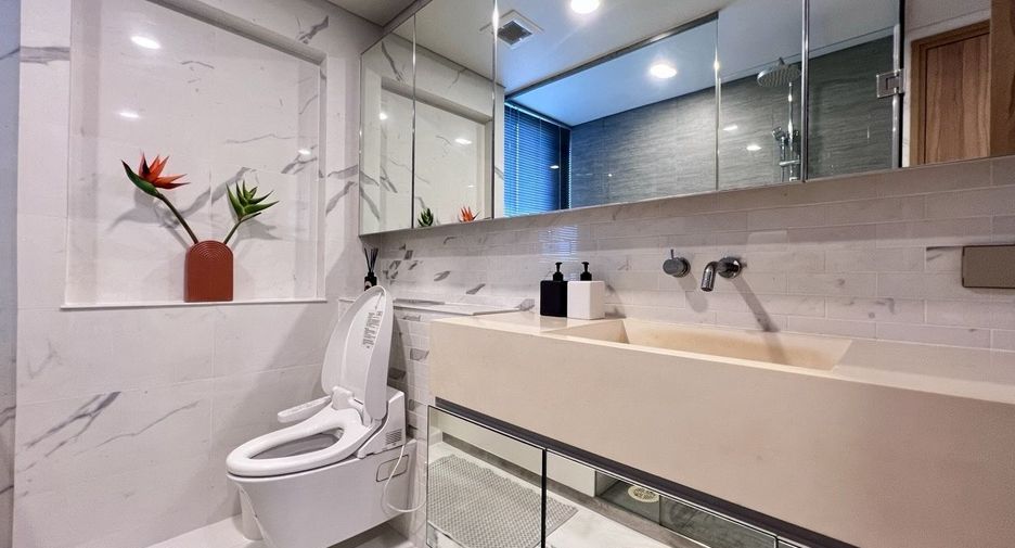 For rent 2 bedrooms condo in Watthana, Bangkok
