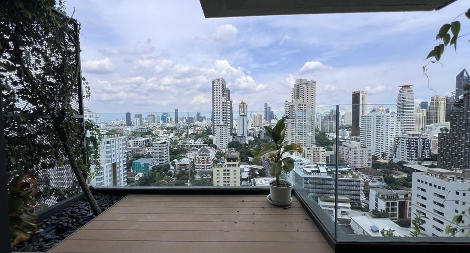 For rent 2 bedrooms condo in Watthana, Bangkok