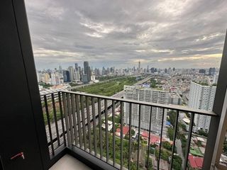 For rent 2 bedrooms condo in Huai Khwang, Bangkok