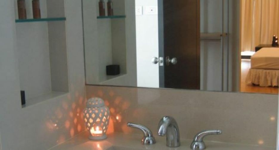 For rent 2 bedrooms condo in Pathum Wan, Bangkok