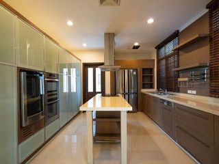 For rent 4 bedrooms house in Yan Nawa, Bangkok