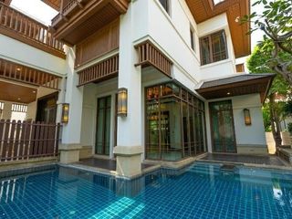 For rent 4 bedrooms house in Yan Nawa, Bangkok