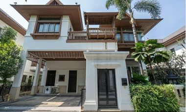 À louer 4 chambres maison à Yan Nawa, Bangkok