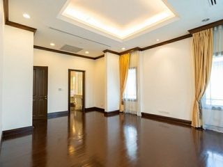 For rent 4 bedrooms house in Yan Nawa, Bangkok