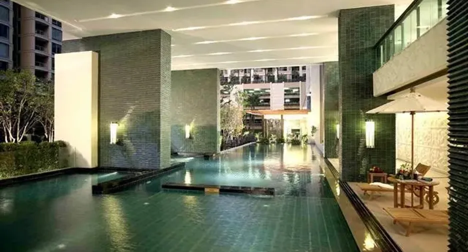 For rent 2 bedrooms condo in Pathum Wan, Bangkok