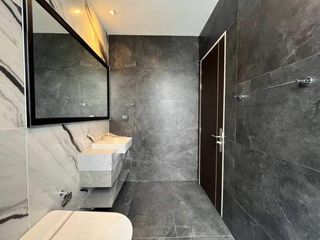 Casa en venta y en alquiler de 4 habitaciones en Suan Luang, Bangkok