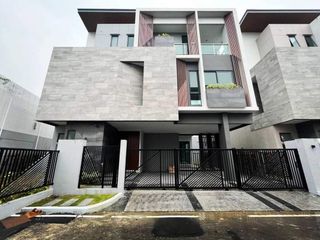 Casa en venta y en alquiler de 4 habitaciones en Suan Luang, Bangkok
