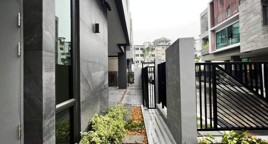 For sale and for rent 4 bedrooms house in Suan Luang, Bangkok