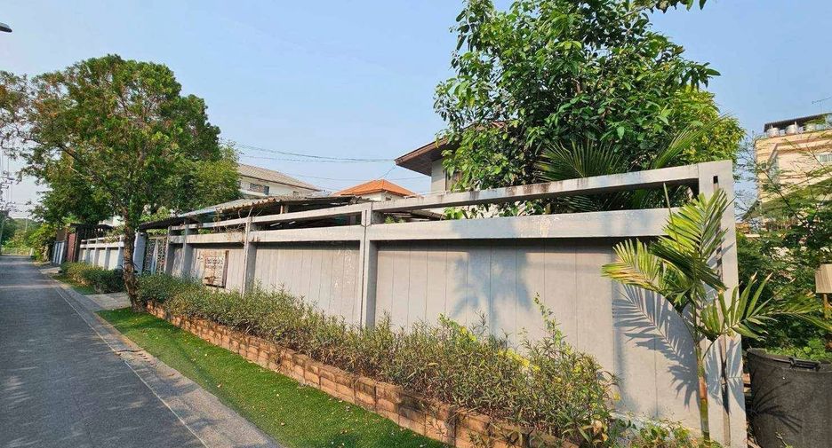 For rent 5 bedrooms house in Chatuchak, Bangkok