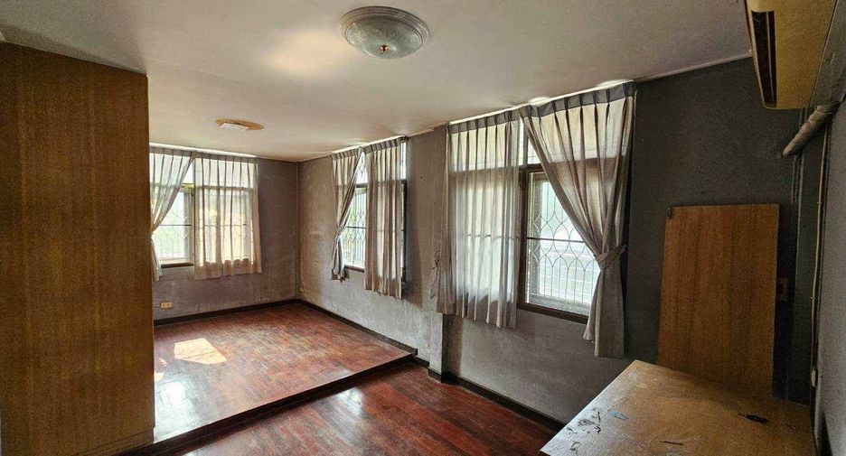 For rent 5 bedrooms house in Chatuchak, Bangkok