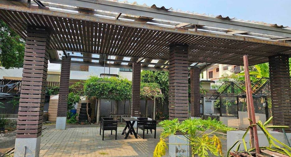 For rent 5 bedrooms house in Chatuchak, Bangkok
