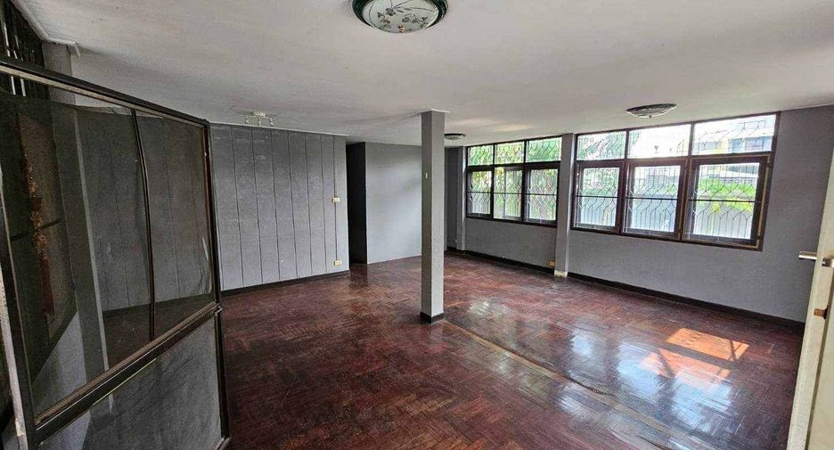 For rent 5 bedrooms house in Chatuchak, Bangkok