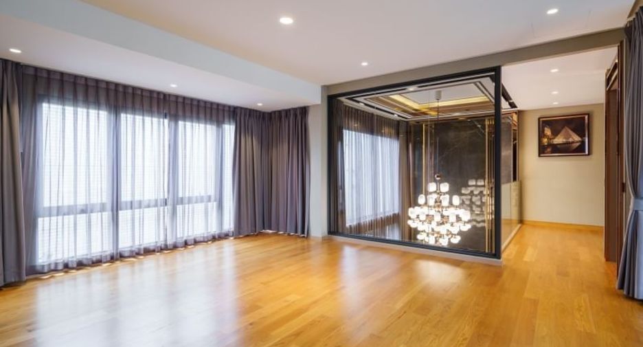 Casa en venta y en alquiler de 4 habitaciones en Prawet, Bangkok