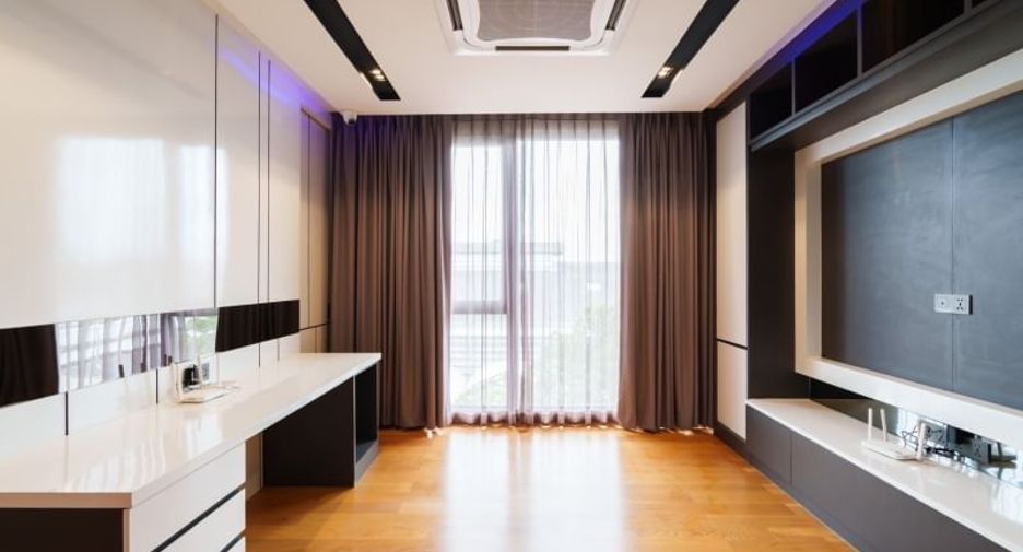 Casa en venta y en alquiler de 4 habitaciones en Prawet, Bangkok