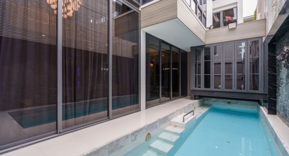 Casa en venta y en alquiler de 4 habitaciones en Prawet, Bangkok