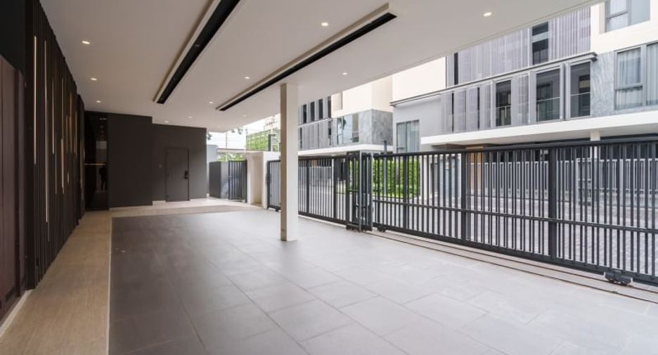 Casa en venta y en alquiler de 4 habitaciones en Prawet, Bangkok