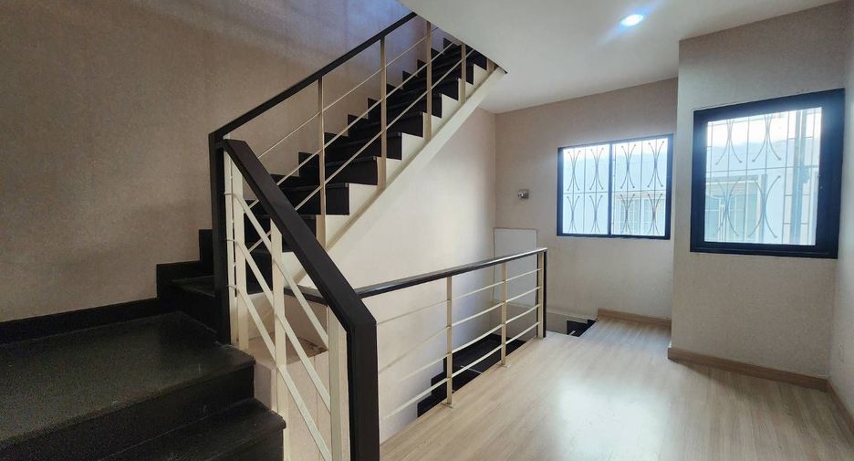 For sale 3 bedrooms townhouse in Bueng Kum, Bangkok