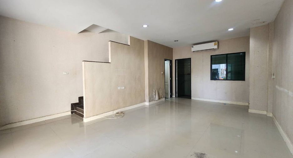 For sale 3 bedrooms townhouse in Bueng Kum, Bangkok