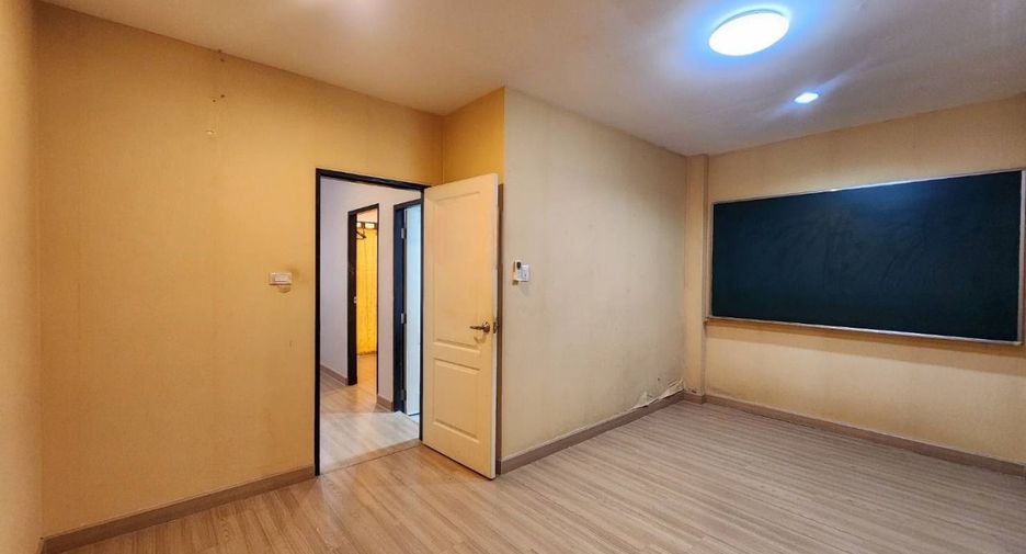 For sale 3 bedrooms townhouse in Bueng Kum, Bangkok