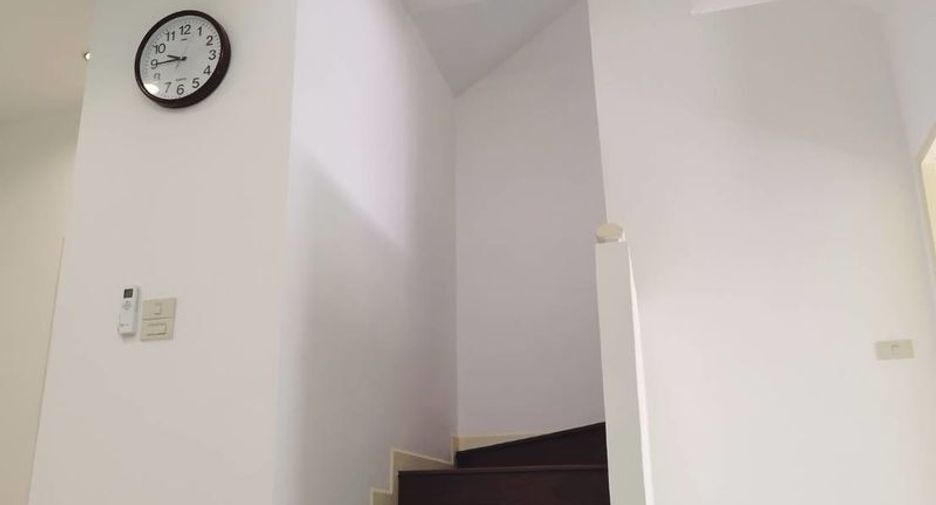 For rent 4 bedrooms house in Watthana, Bangkok