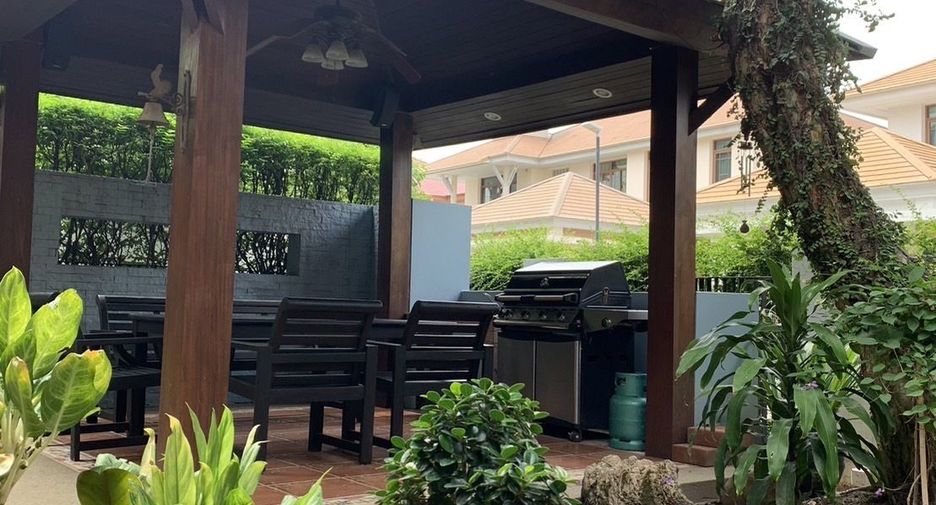 For sale 4 bedrooms house in Suan Luang, Bangkok