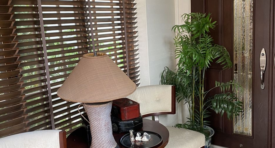 For sale 4 bedrooms house in Suan Luang, Bangkok