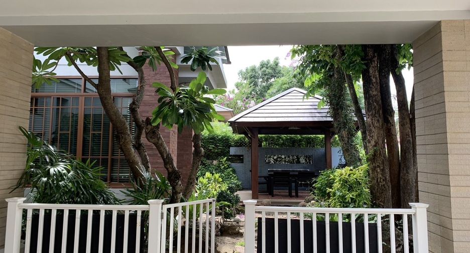 For sale 4 bedrooms house in Suan Luang, Bangkok