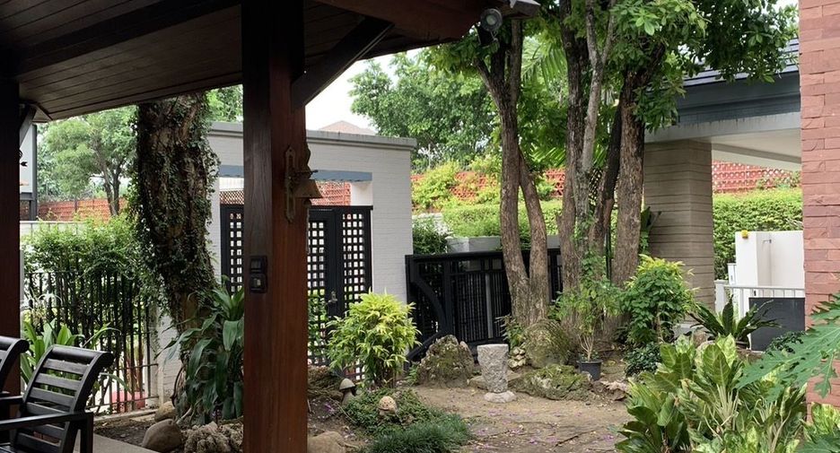 For sale 4 bedrooms house in Suan Luang, Bangkok