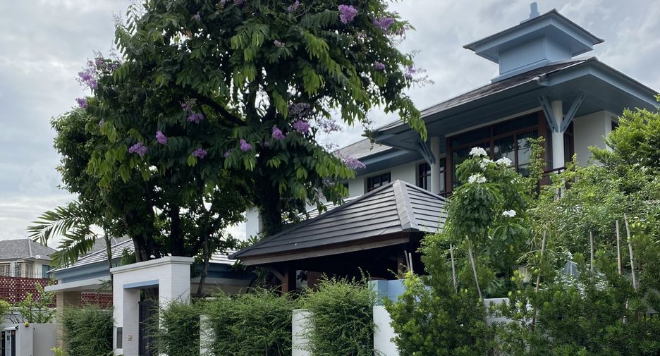 For sale 4 bedrooms house in Suan Luang, Bangkok