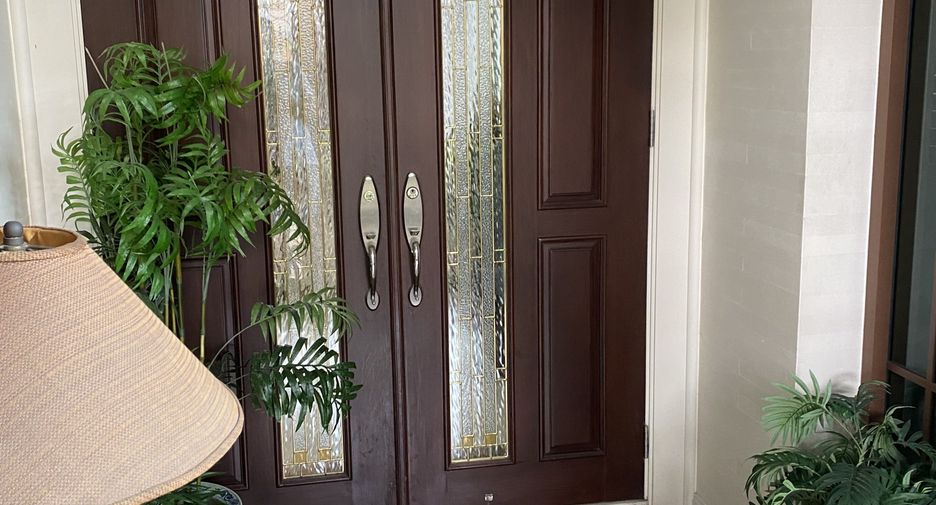 For sale 4 bedrooms house in Suan Luang, Bangkok