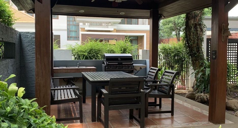 For sale 4 bedrooms house in Suan Luang, Bangkok