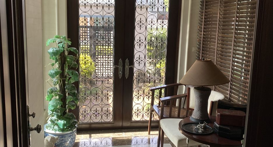For sale 4 bedrooms house in Suan Luang, Bangkok