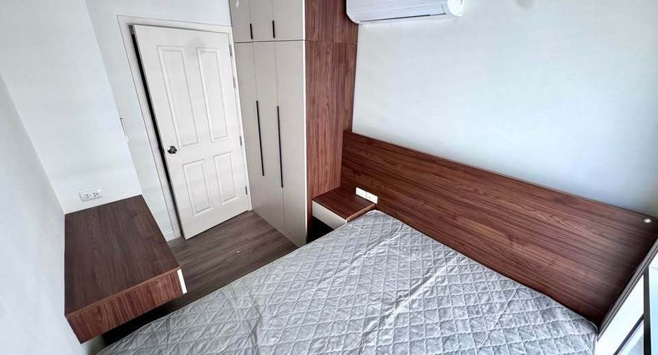For rent 2 bedrooms condo in Huai Khwang, Bangkok
