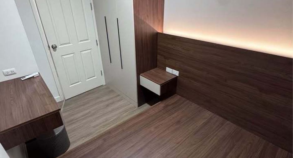 For rent 2 bedrooms condo in Huai Khwang, Bangkok
