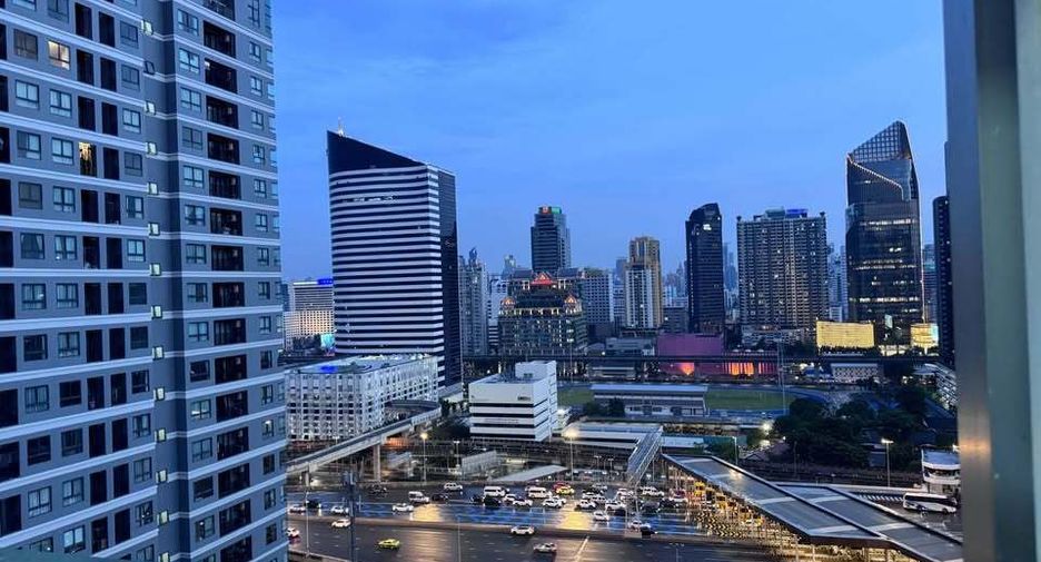 For rent 2 bedrooms condo in Huai Khwang, Bangkok