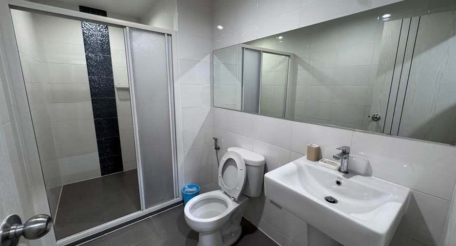 For rent 2 bedrooms condo in Huai Khwang, Bangkok