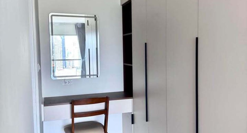 For rent 2 bedrooms condo in Huai Khwang, Bangkok
