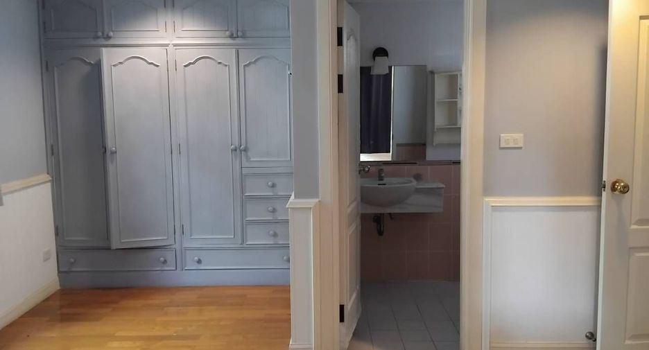 À louer 4 chambres maison à Mueang Samut Prakan, Samut Prakan
