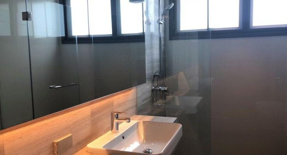 Аренда 3 спальни кондо в Щаттхана, Бангкок