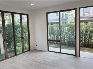À vendre 4 chambres maison à Bang Kapi, Bangkok
