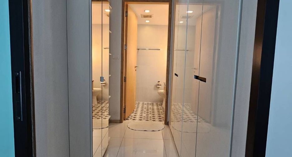 For sale 1 bed condo in Khlong Toei, Bangkok
