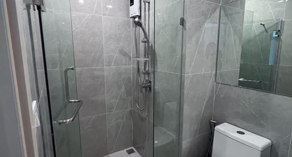 For rent 2 bedrooms condo in Huai Khwang, Bangkok