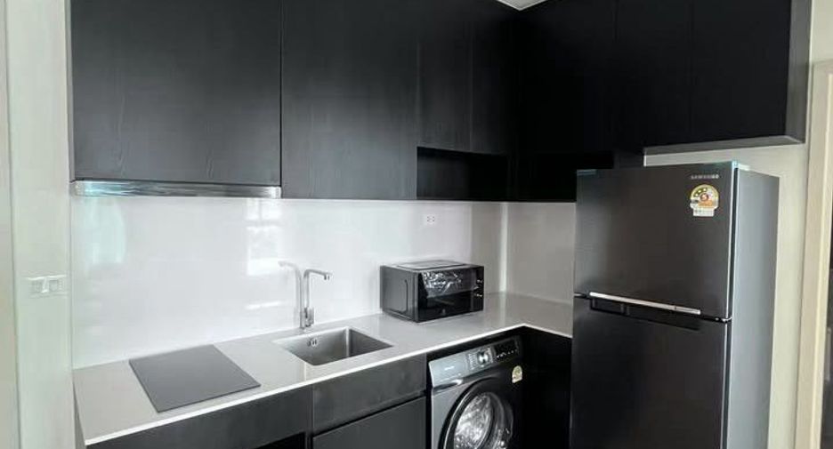 For rent 2 bedrooms condo in Huai Khwang, Bangkok