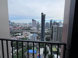 For rent 2 bedrooms condo in Huai Khwang, Bangkok