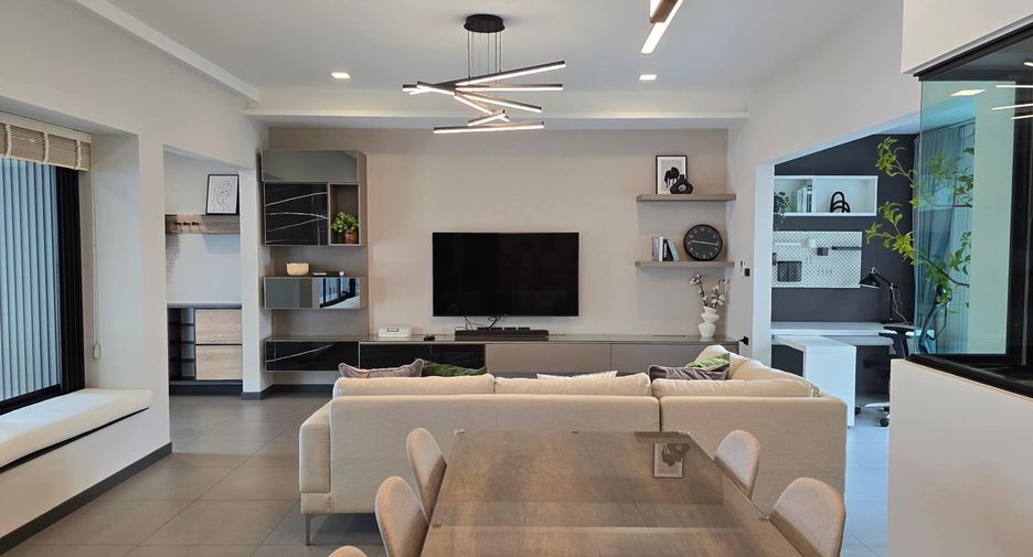 For rent 3 bedrooms townhouse in Bang Phli, Samut Prakan